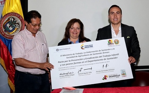 Estructurar firm&oacute; el Pacto contra el Trabajo Infantil